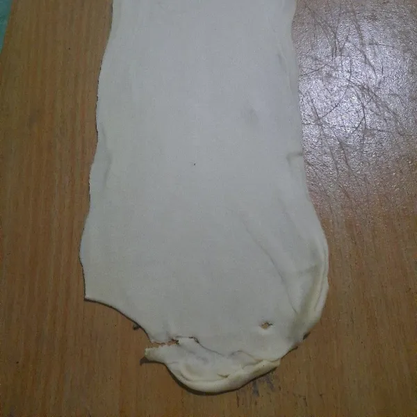 Setelah adonan kalis giling sampai tipis