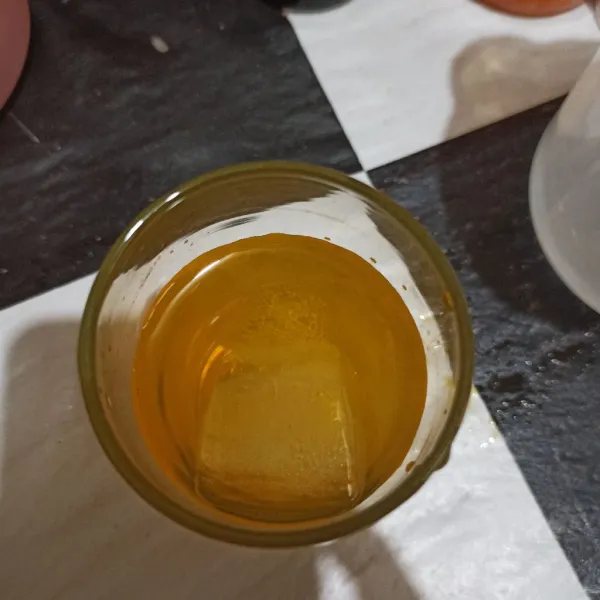 Beri es batu sesuai selera.