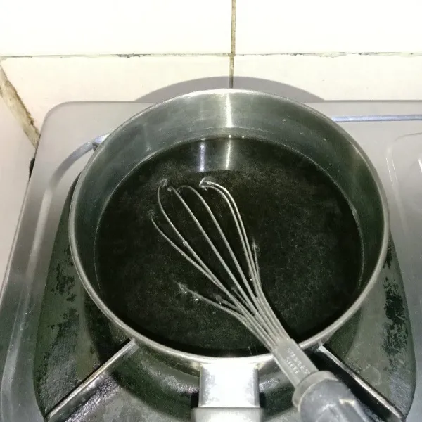 Campur semua bahan jelly cincau, masak sampai mendidih.