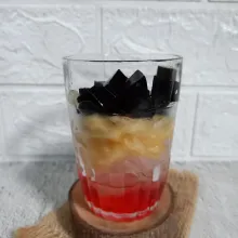 Tambahkan potongan cincau.