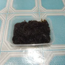 Parut cincau menggunakan parutan sayur, sisihkan.