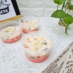 Puding Strawberry Salad Buah
