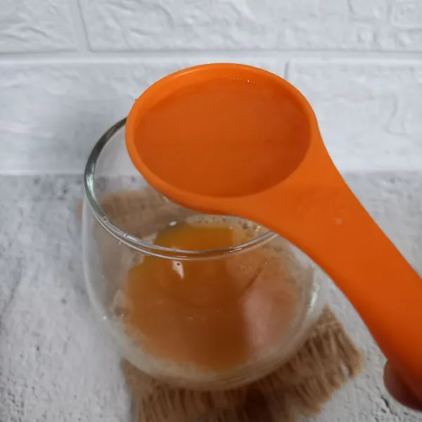 Tambahkan sirup gula.