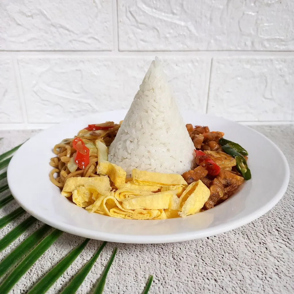 Tumpeng Nasi Uduk