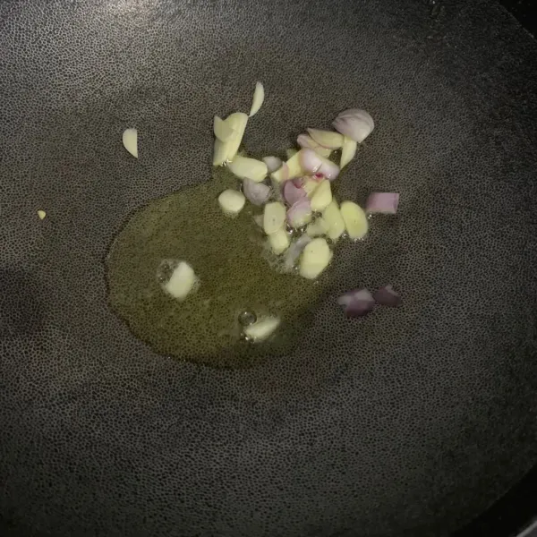 Tumisa bawang sampai harum