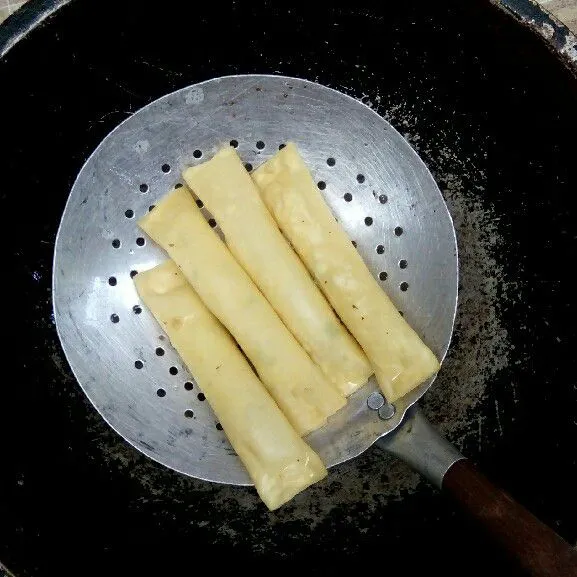 Angkat dan tiriskan. Siap disajikan!