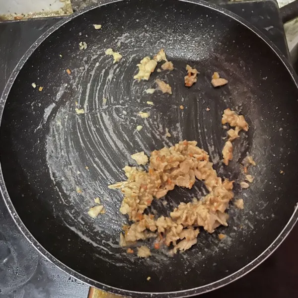 Aduk rata , tambahkan wortel dan garam