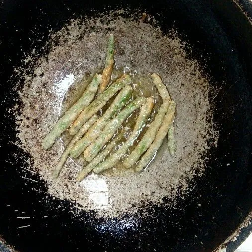 Goreng hingga warnanya berubah menjadi golden brown.