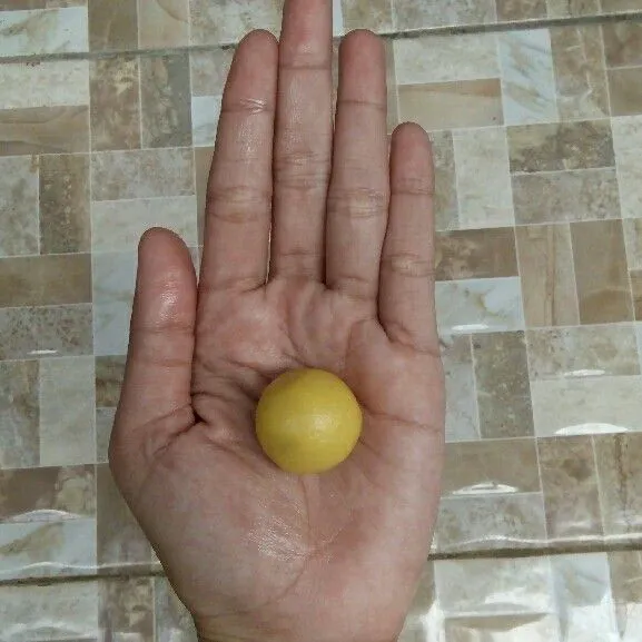Bulatkan. Tata di loyang.