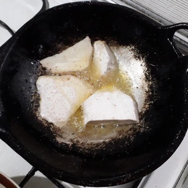 Goreng hingga kuning kecoklatan.