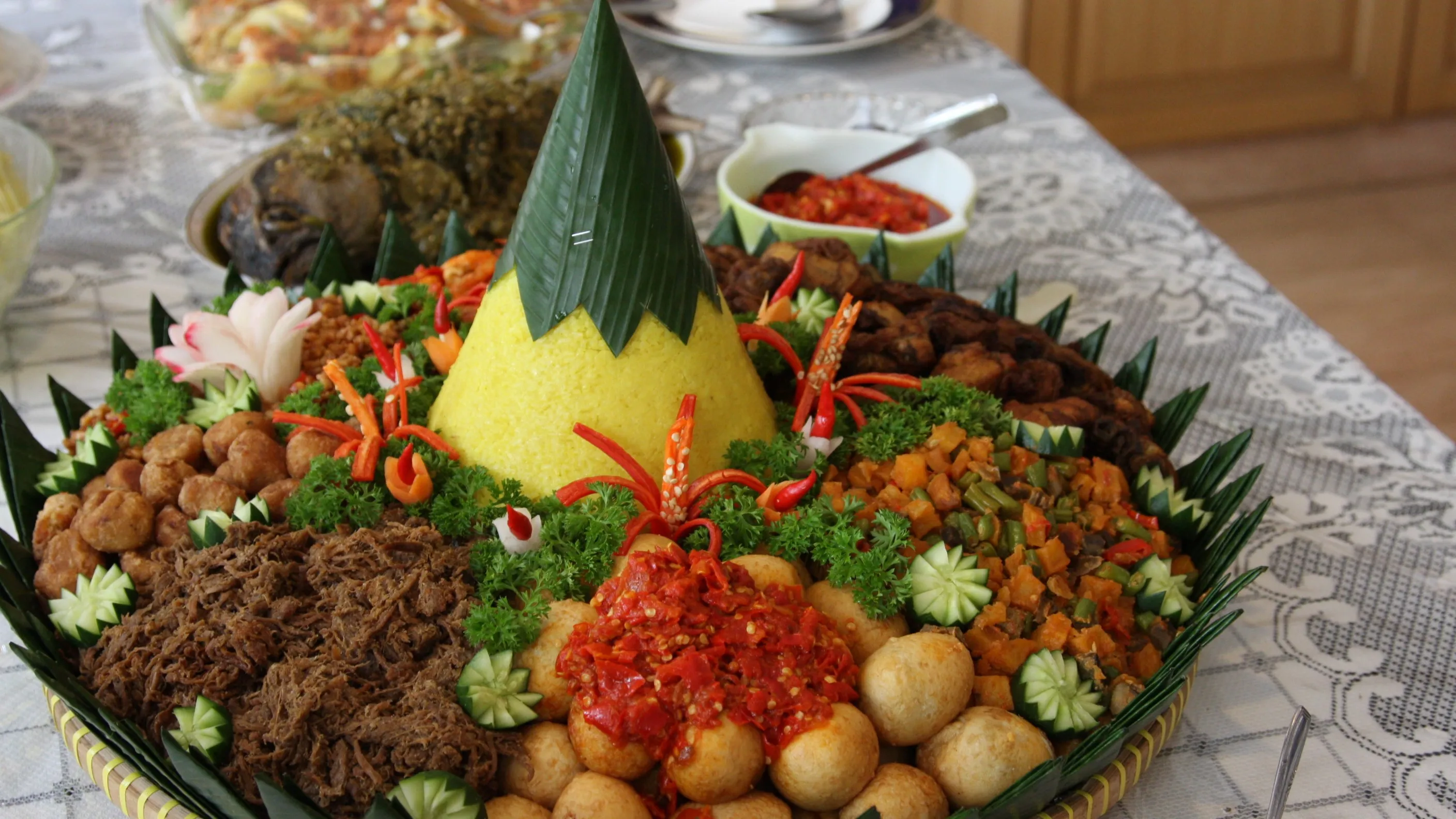 ilustrasi lauk nasi kuning