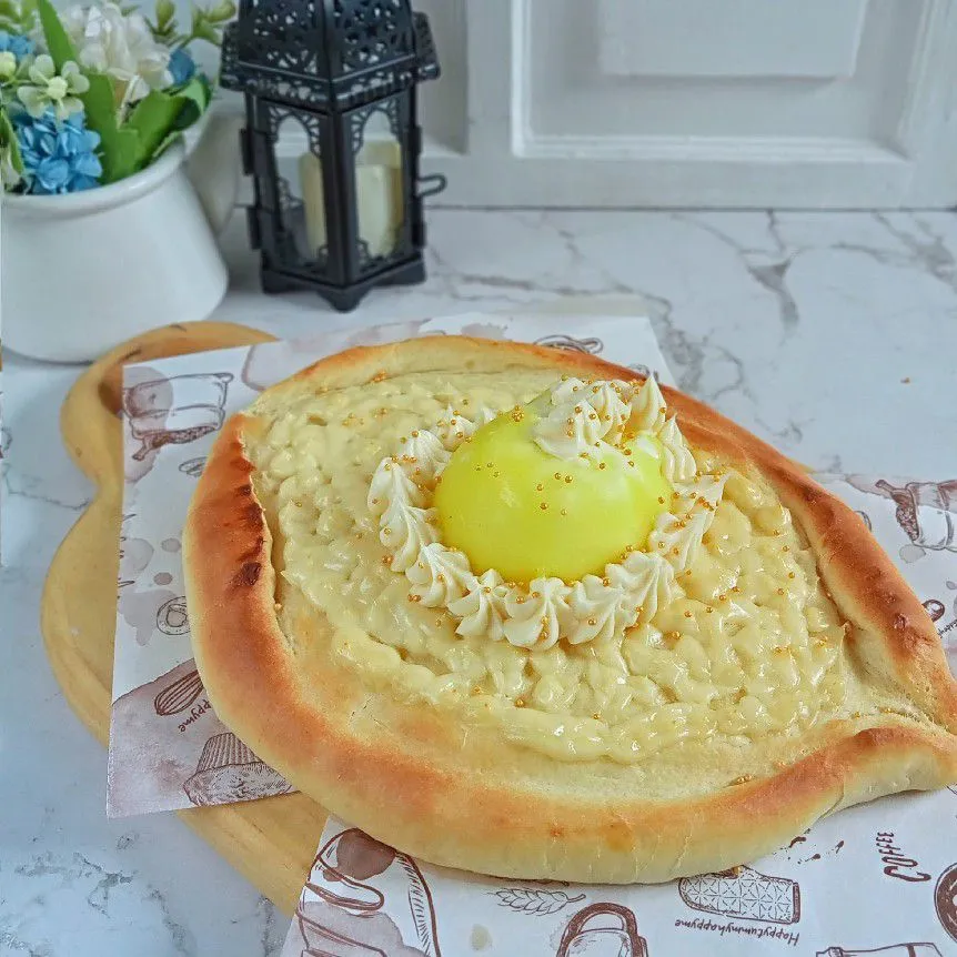 Sweet Khachapuri With Mochi Ice