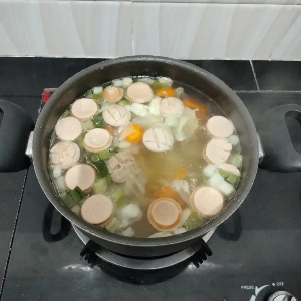 Masak hingga matang, lalu angkat.