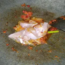 Masukkan ayam yang sudah di cuci bersih
