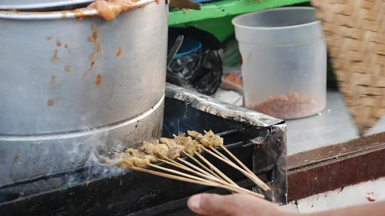 ilustrasi cara membuat sate padang