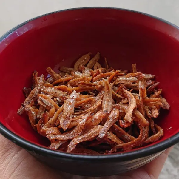 Lalu goreng sampai warna keemasan.