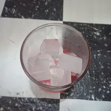 Lalu beri es batu sesuai selera.