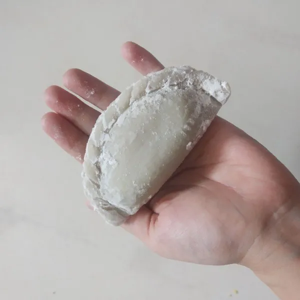 Bentuk seperti pastel, lakukan sampai semua selesai.