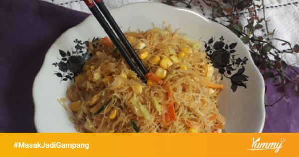 Bihun goreng dengan variasi bahan tambahan yang menarik