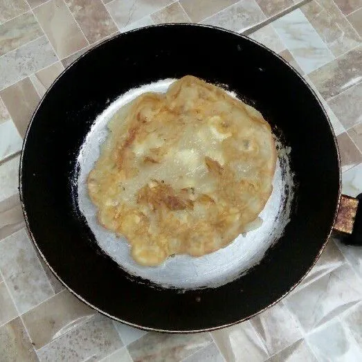 Goreng lempeng pisang ke dalam teflon dengan sedikit minyak. Balik saat warnanya sudah kecoklatan. Siap disajikan.