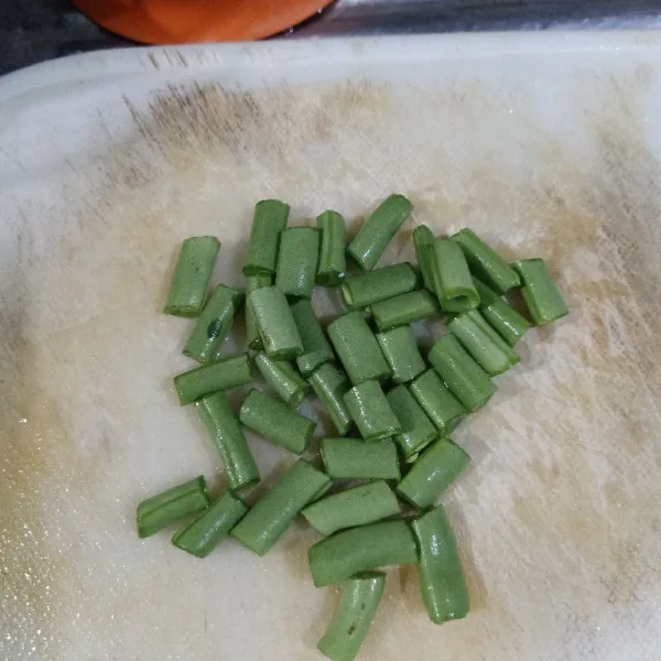 Potong seukuran 1 ruas jari.