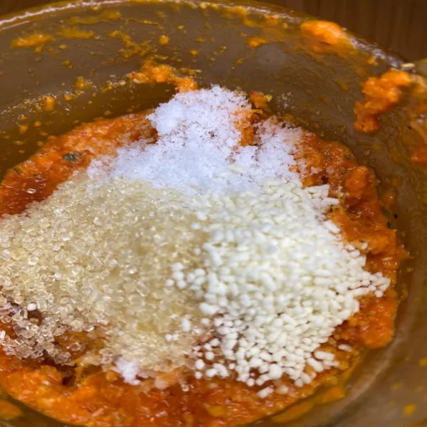 Tambahkan bumbu penyedap.
