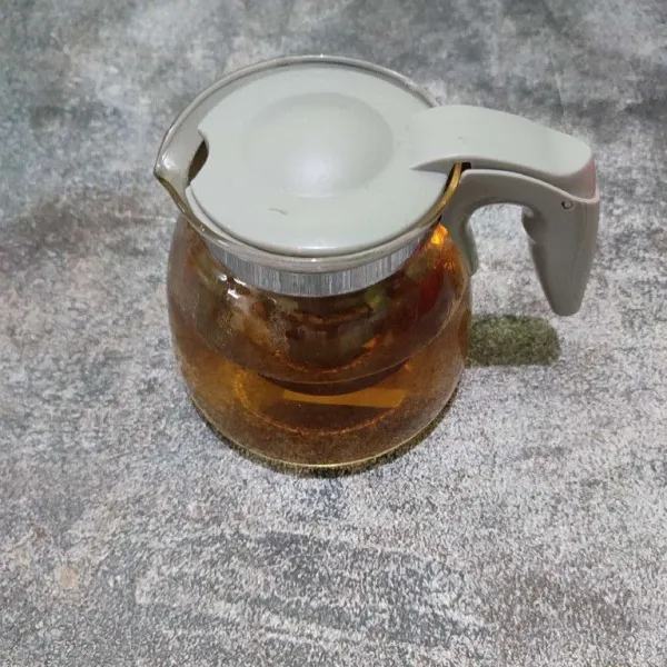 Biarkan hingga berwarna pekat.