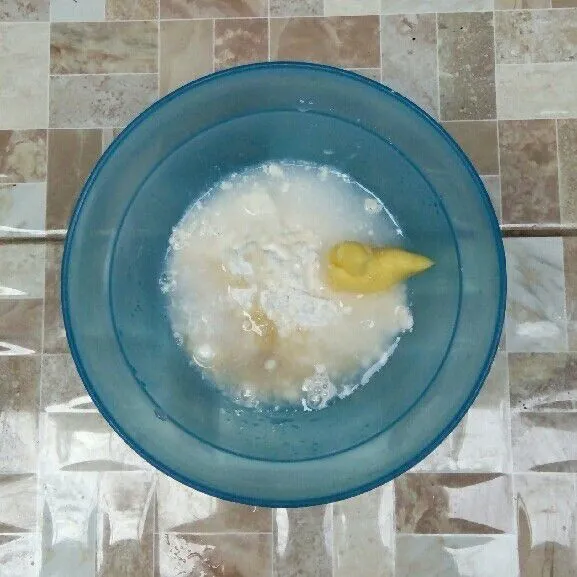Masukkan air.