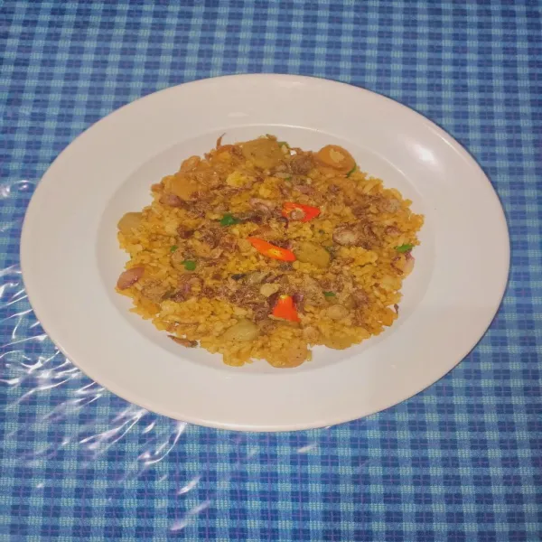 Sajikan ke piring saji.