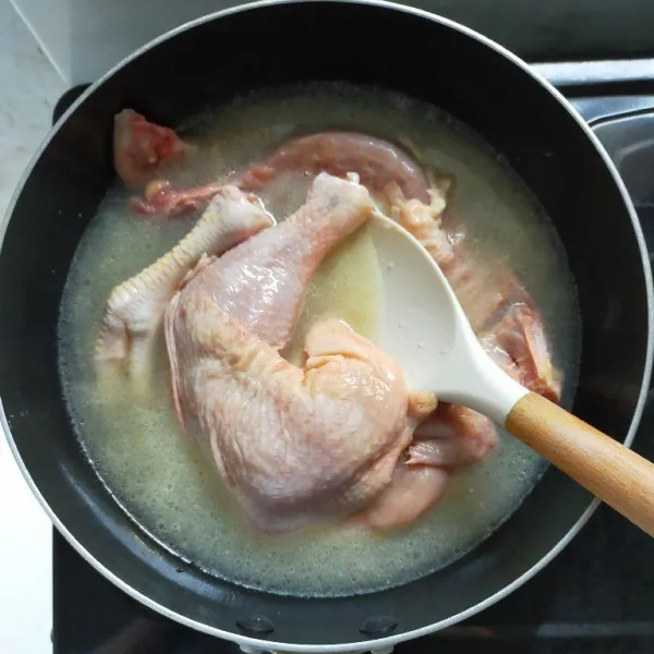 Masukkan ayam.