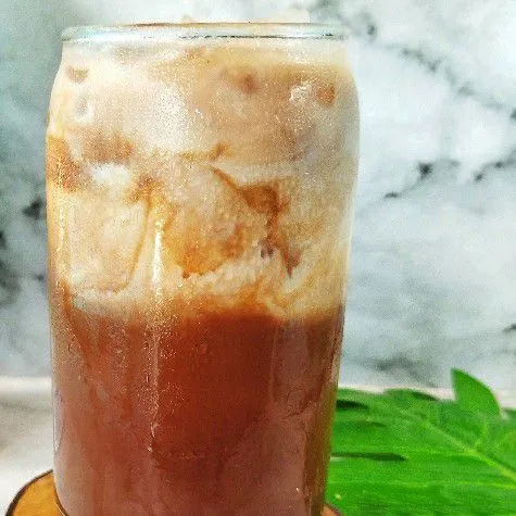 Lalu tambahkan susu cair secukupnya, aduk rata lalu sajikan.