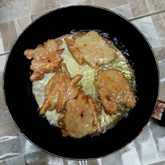 Balik saat warnanya sudah kuning keemasan.