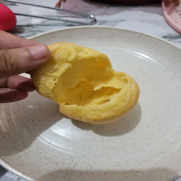Belah sus menjadi dua bagian seperti pada gambar.