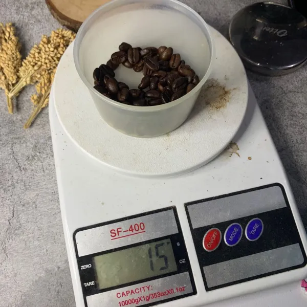 Siapkan biji kopi arabika