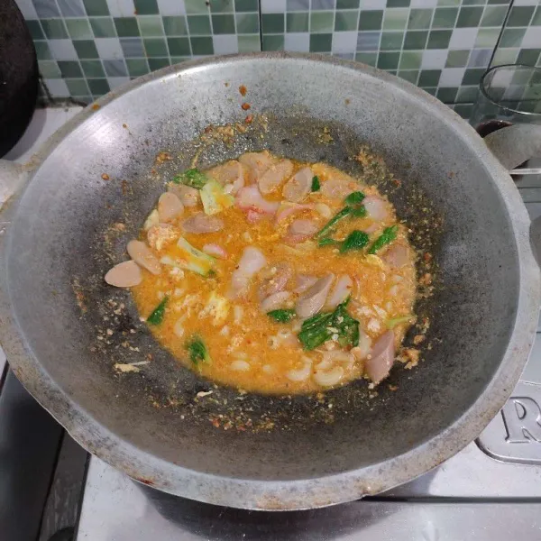 Masak lagi selama 2 menit setelah itu matikan api.