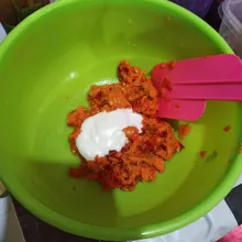 Campur bumbu halus dengan santan, gula, garam, lada, kaldu bubuk, garam.