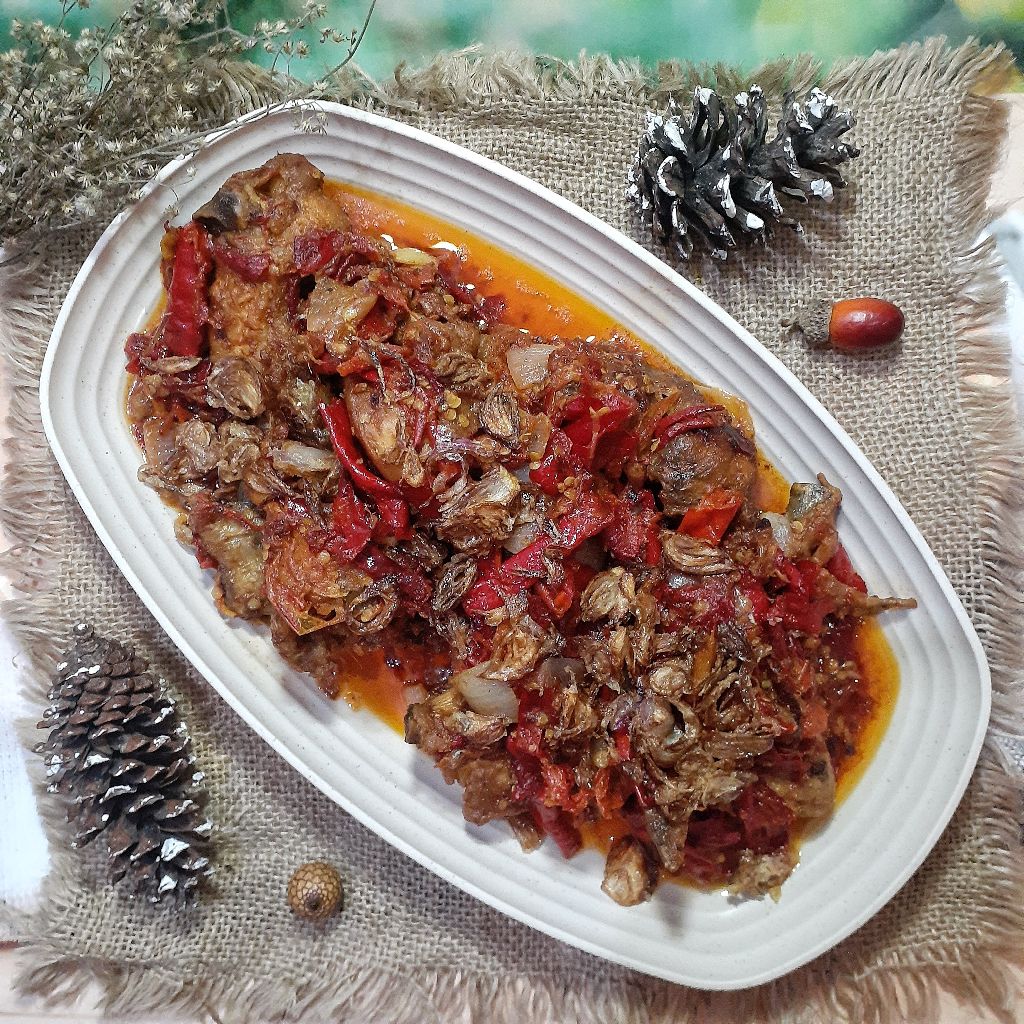 Proses memasak Ayam Lengkuas Sambal Balado Padang di kompor