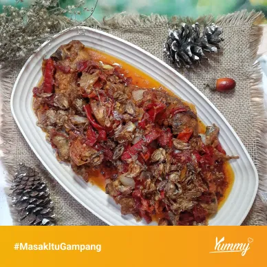 Proses memasak Ayam Lengkuas Sambal Balado Padang di kompor