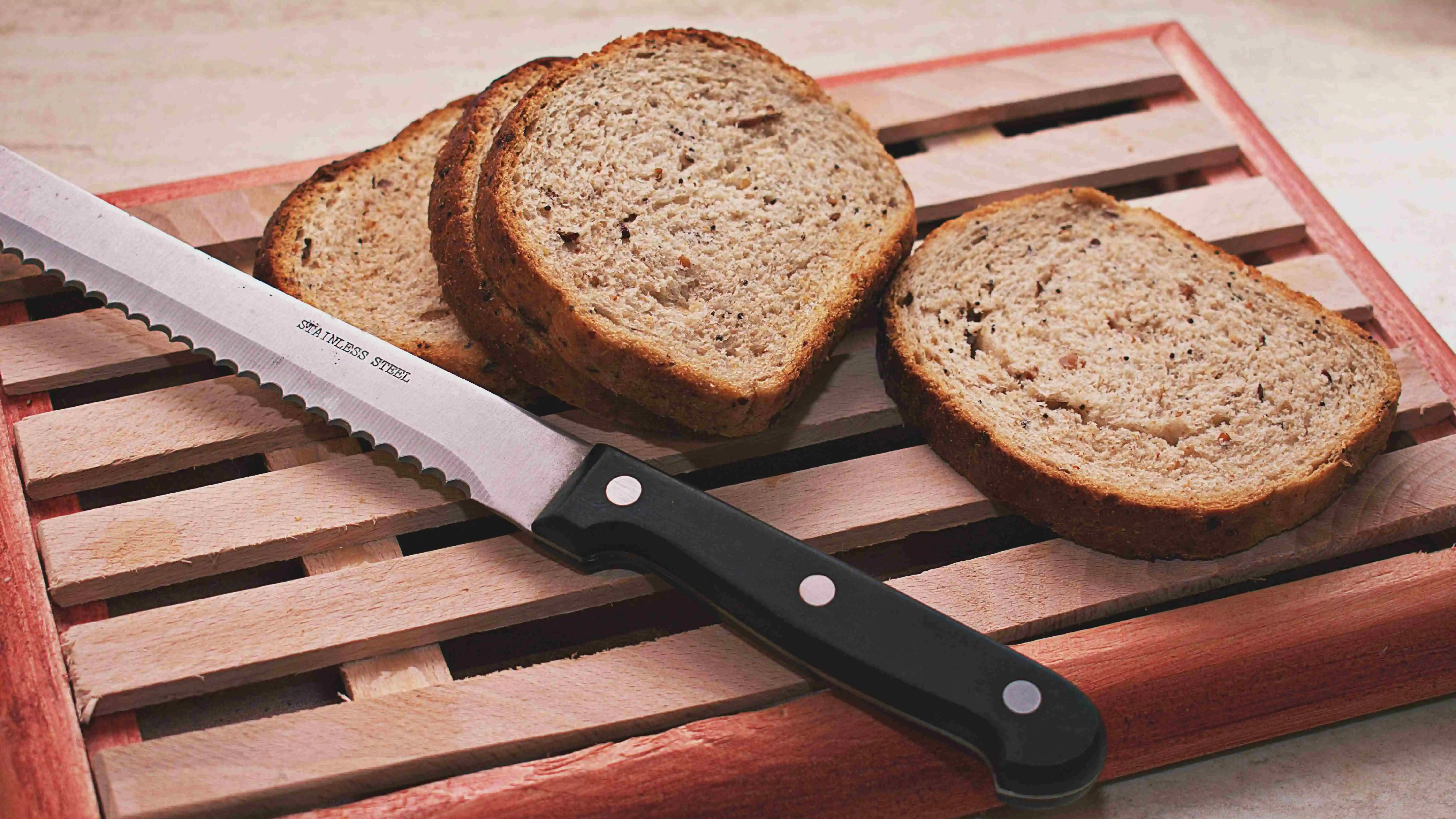 ilustrasi bread knife
