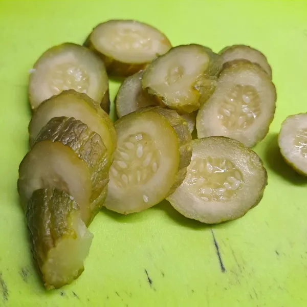 Iris tipis timun krai kukus.