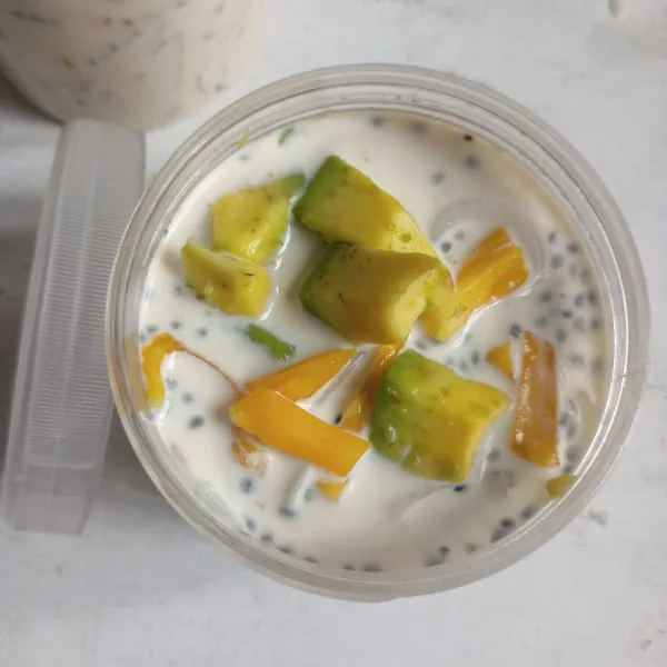 Tambahkan kuah susu. Simpan dalam kulkas atau langsung tuang dalam gelas dan tambah es batu. Siap disajikan.
