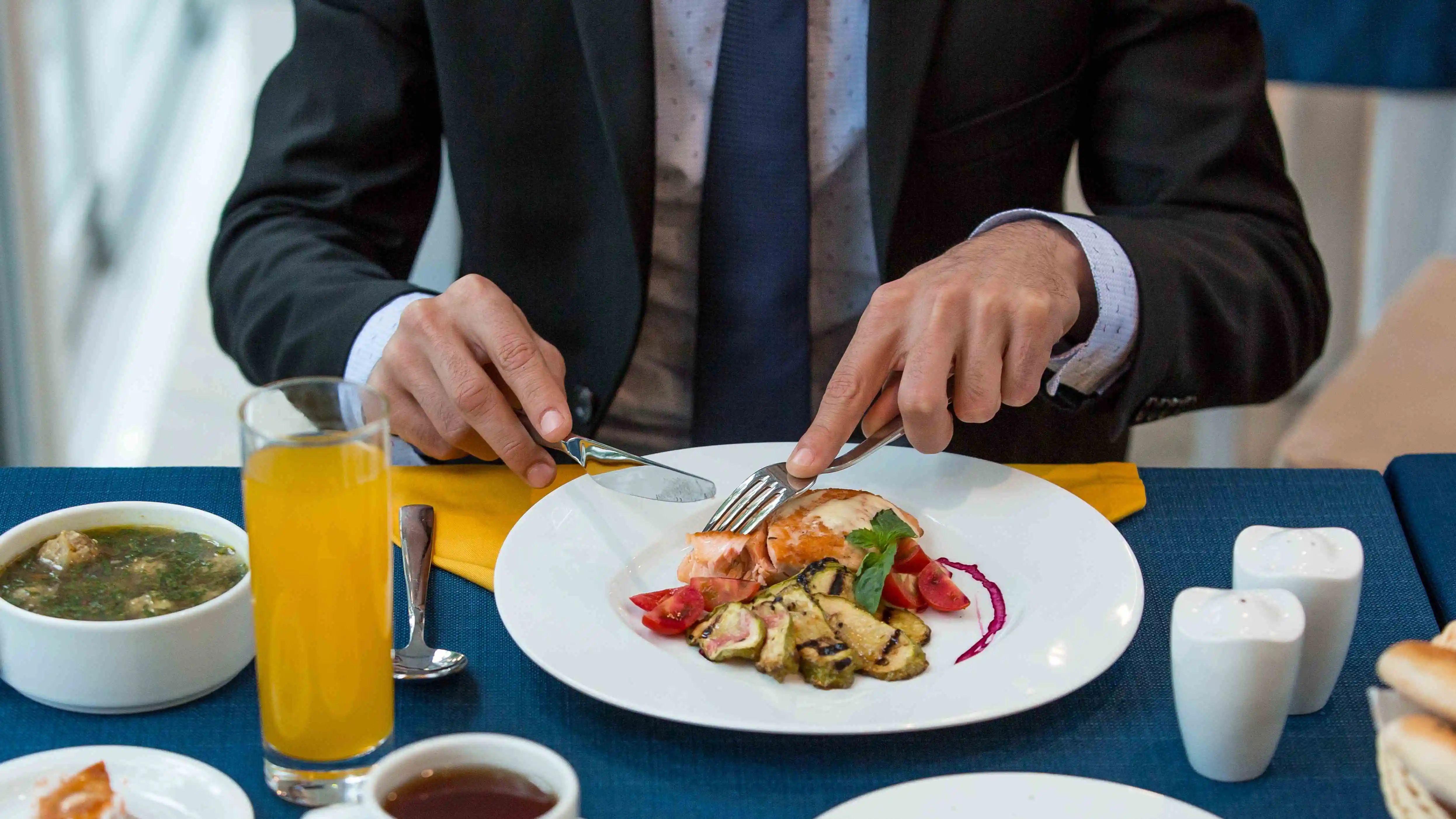 9 Table Manner dan Pengertiannya yang Perlu Kamu Ketahui