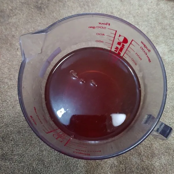 Saring teh serai dan biarkan hingga teh dingin suhu ruang.
