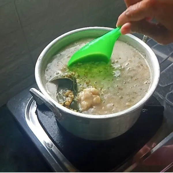 Terakhir masukkan durian, aduk dan sajikan selagi hangat