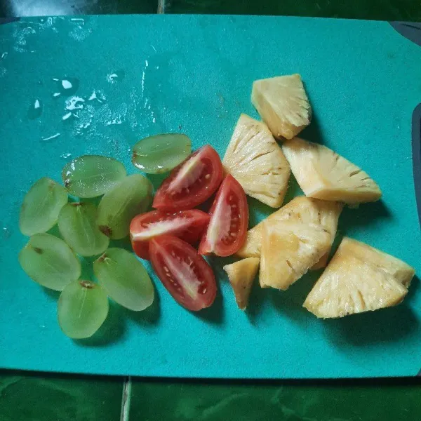 Potong-potong buah.