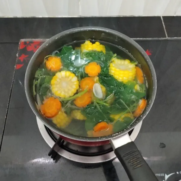 Masak hingga matang. Lalu angkat.