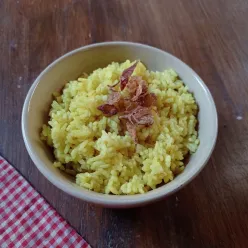 Nasi Kuning Kukus