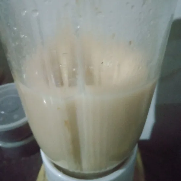 Blender hingga halus dan lembut.