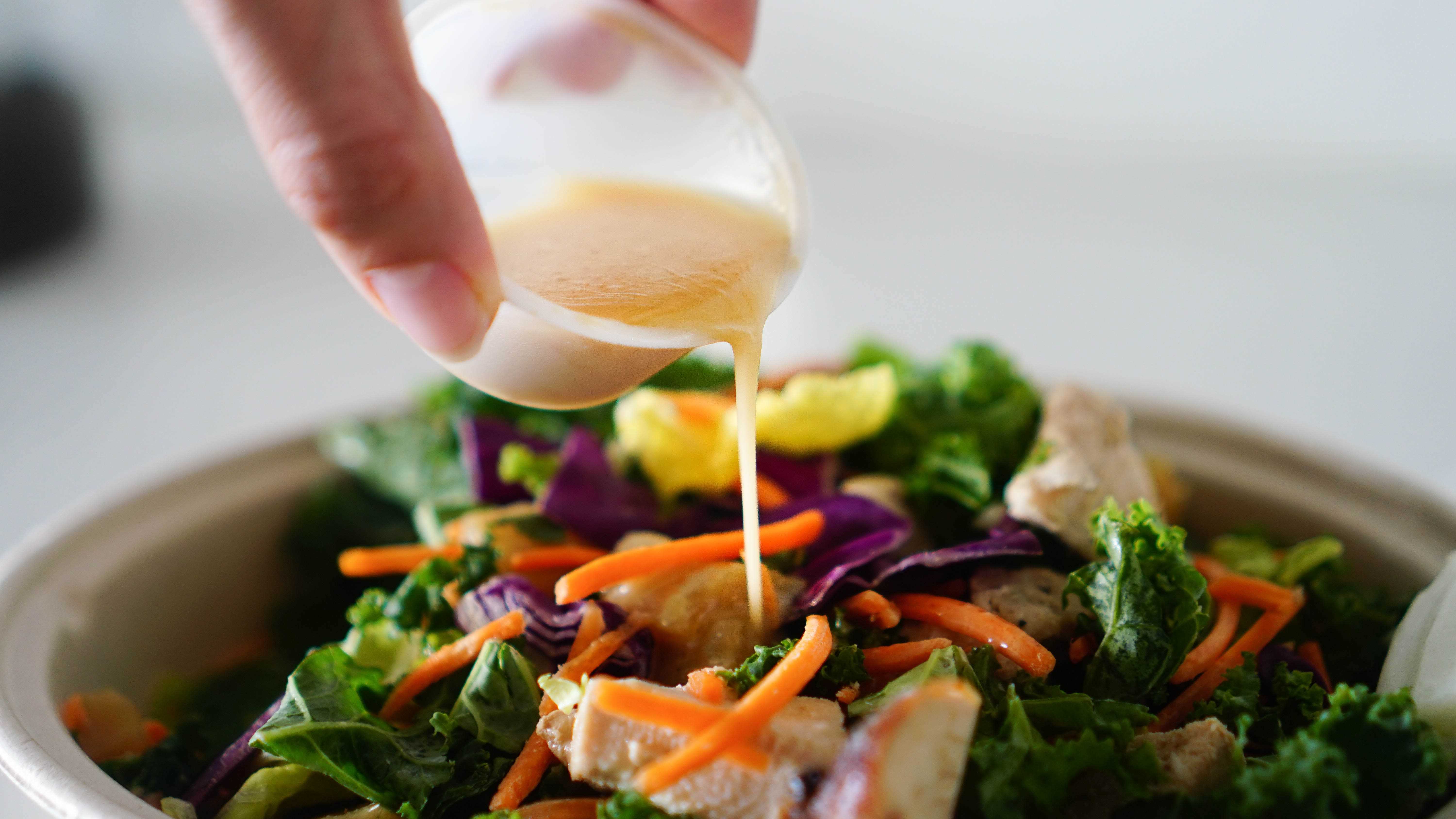 10 Jenis Dressing Salad Paling Populer Yang Lezat