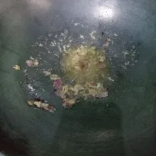 Tumis bumbu halus hingga harum.